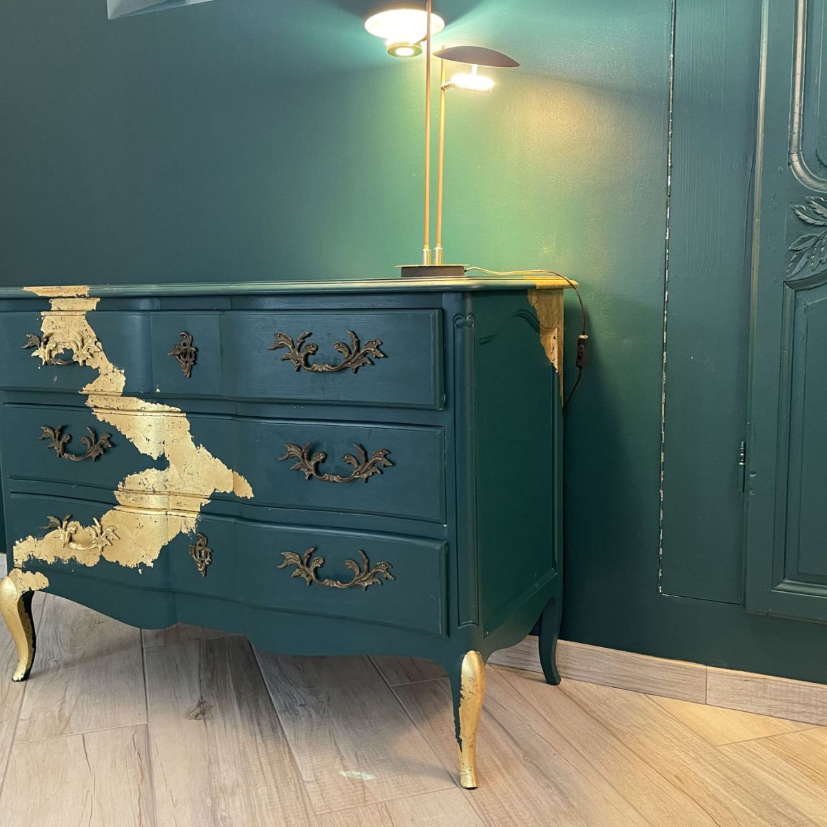 commode-merisier-vert-feuille-or-gite