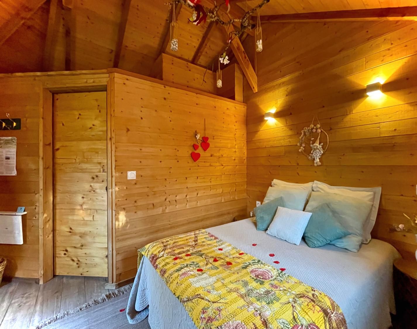 Votre nid douillet suspendu à deux mètres cinquante de hauteur au cœur du Périgord Pourpre